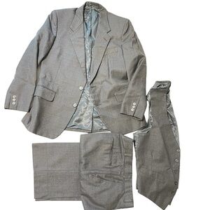 Men's Raphael Classic Fit Solid Gray Two Button 3 Piece 100% Wool Vested Suit S